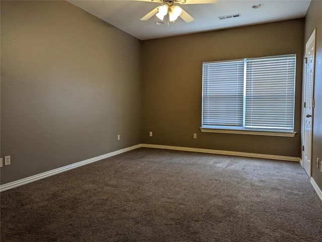 2546 N Oakland Zion Road, Fayetteville, AR 72703