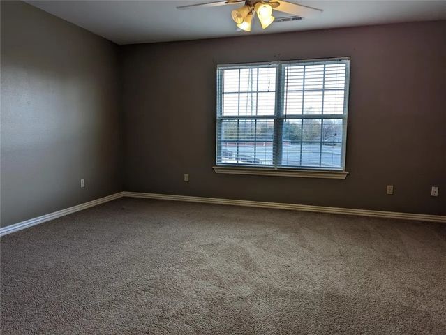 2546 N Oakland Zion Road, Fayetteville, AR 72703