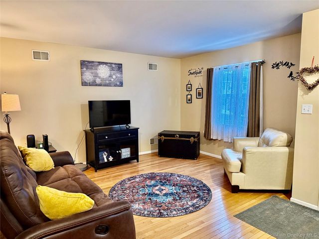 99 Boniface Drive 7B, Pine Bush, NY 12566