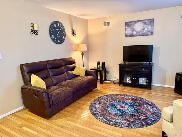 99 Boniface Drive 7B, Pine Bush, NY 12566