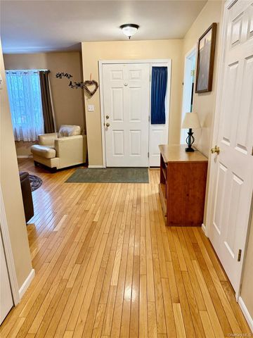 99 Boniface Drive 7B, Pine Bush, NY 12566