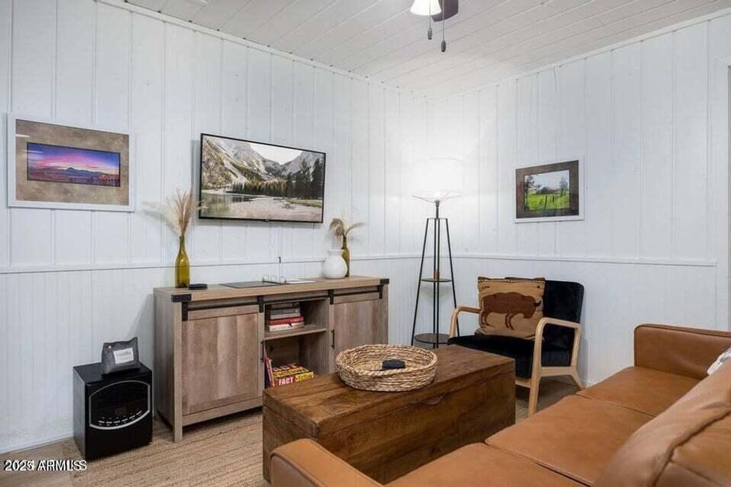 Image 3 of property listing at 24 WILTBANK Street 2, Greer, AZ 85927