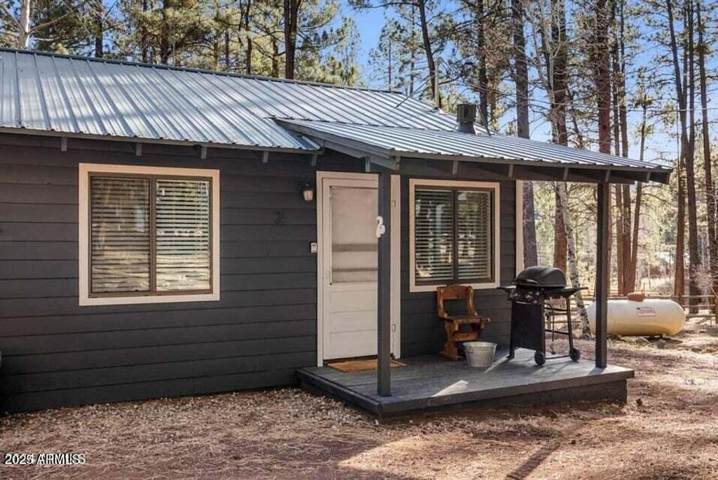 Image 9 of property listing at 24 WILTBANK Street 2, Greer, AZ 85927