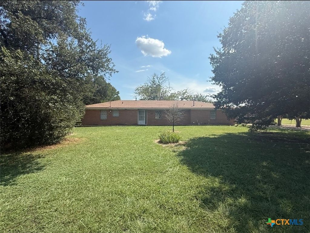 1513 W Main Street, Little River Academy, TX 76554