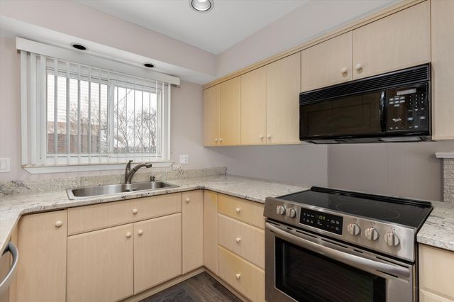 37177 Bristol Street, Livonia, MI 48154