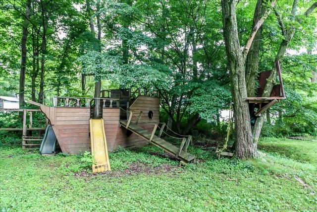 17 Robinhood Road, Danbury, CT 06811
