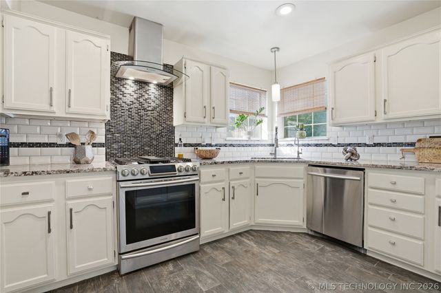 8906 N 124th East Avenue, Owasso, OK 74055
