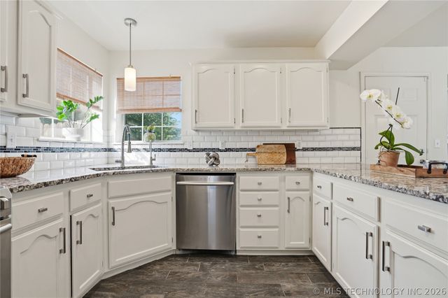 8906 N 124th East Avenue, Owasso, OK 74055