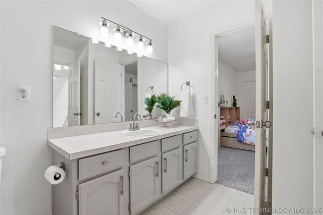 8906 N 124th East Avenue, Owasso, OK 74055
