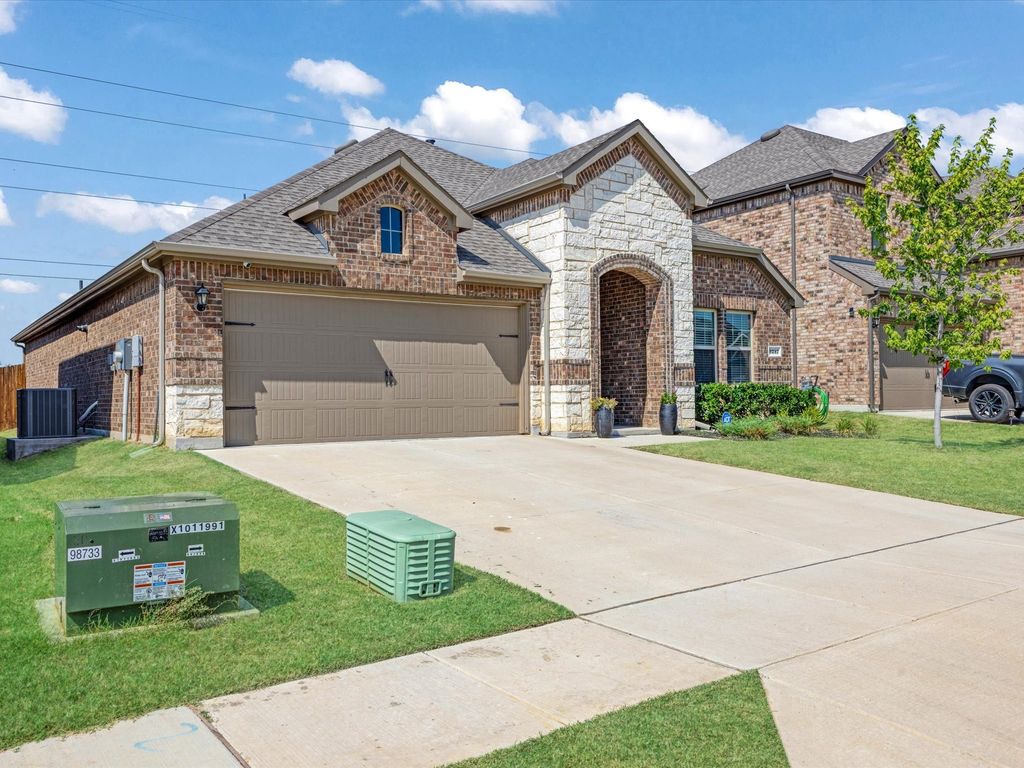 3257 Trails End Road, Aubrey, TX 76227 — exterior