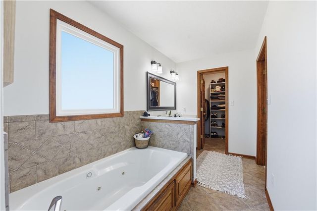 18906 E 34th Terrace S, Independence, MO 64057