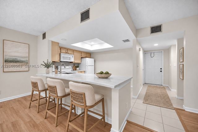 1750 NE 39th Ct 803, Pompano Beach, FL 33064