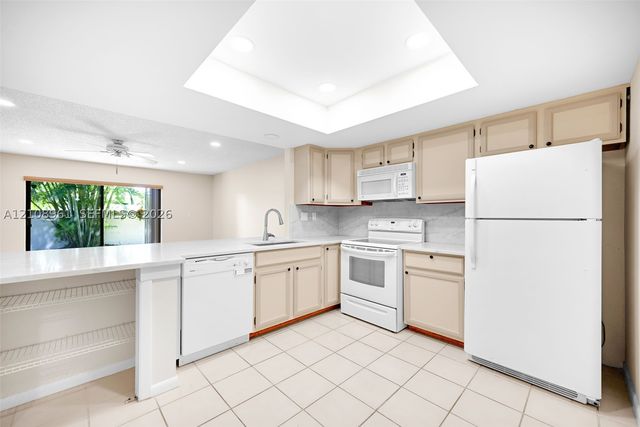 1750 NE 39th Ct 803, Pompano Beach, FL 33064