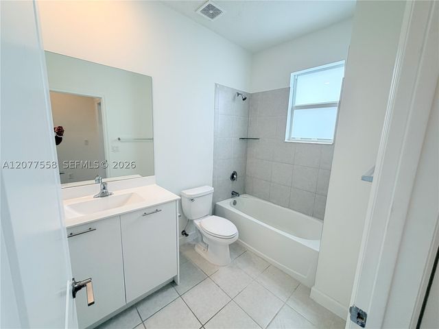 2405 NW 131st Cir, Miami, FL 33167