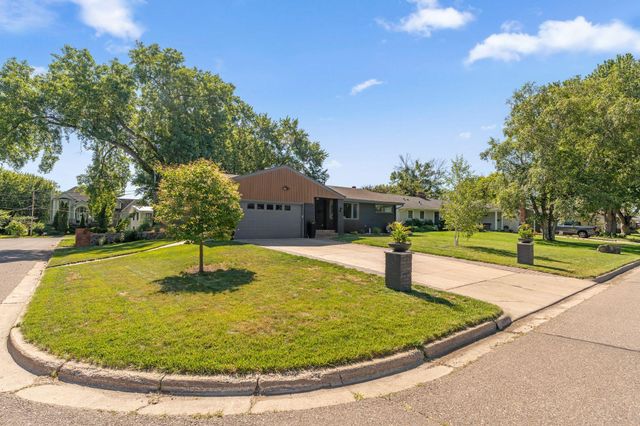 4544 Perry Avenue N, Robbinsdale, MN 55422