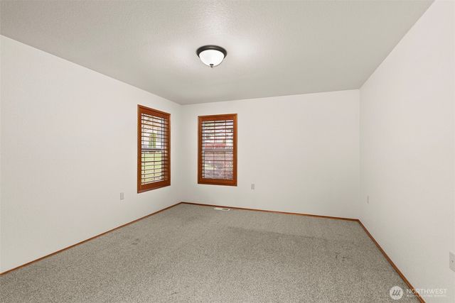 2808 Colonial Drive, Centralia, WA 98531