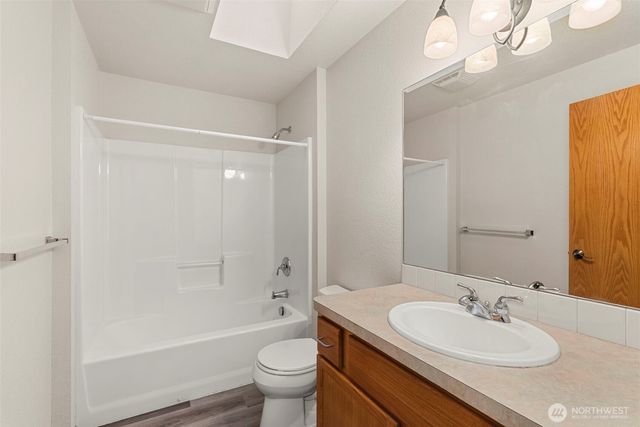 2808 Colonial Drive, Centralia, WA 98531