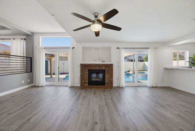 7424 Alcove Glen Court, Las Vegas, NV 89129