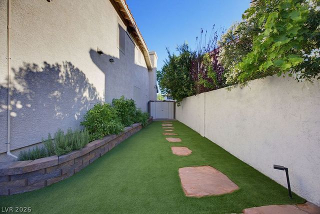 7424 Alcove Glen Court, Las Vegas, NV 89129