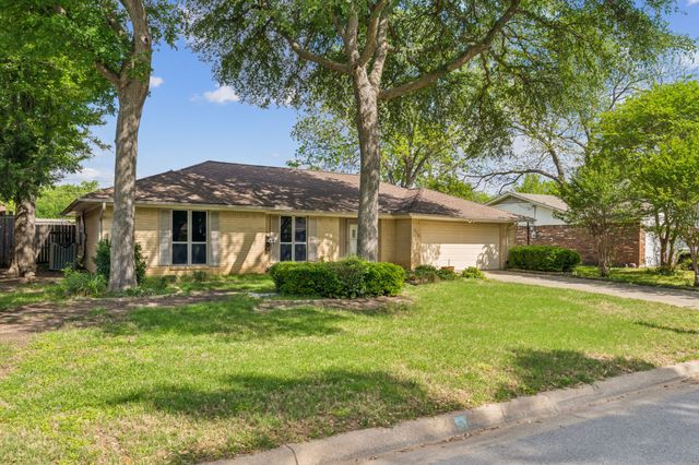7016 Briardale Drive, North Richland Hills, TX 76182