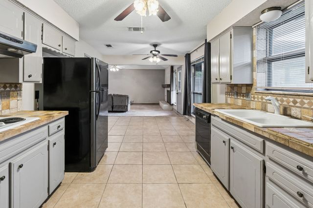 7016 Briardale Drive, North Richland Hills, TX 76182