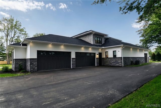 11 Sanctuary Court, Amherst, NY 14221