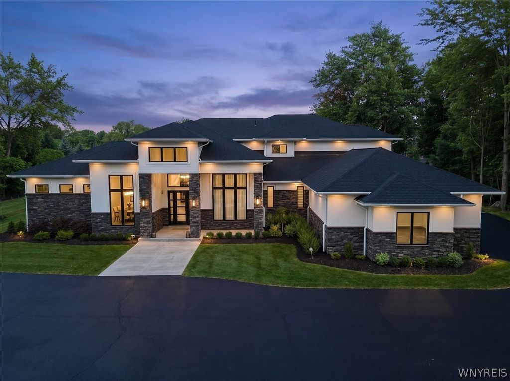11 Sanctuary Court, Amherst, NY 14221