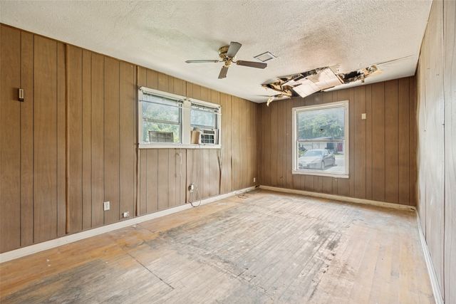 1112 E Ann Arbor Avenue, Dallas, TX 75216