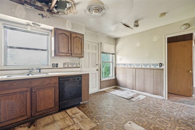 1112 E Ann Arbor Avenue, Dallas, TX 75216