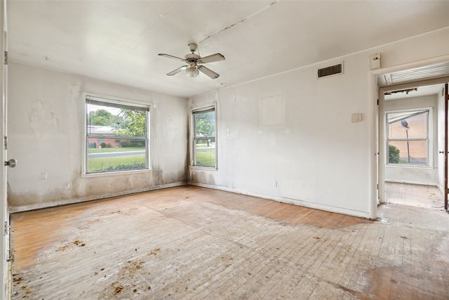 1112 E Ann Arbor Avenue, Dallas, TX 75216