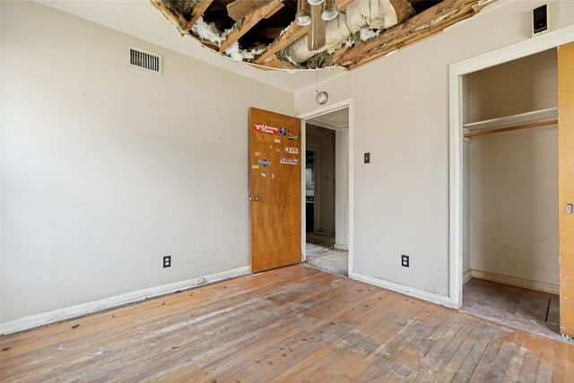 1112 E Ann Arbor Avenue, Dallas, TX 75216