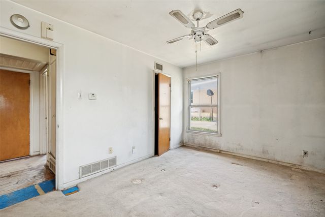 1112 E Ann Arbor Avenue, Dallas, TX 75216