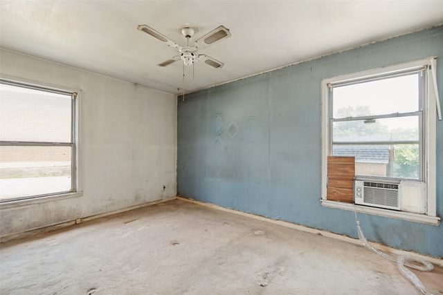 1112 E Ann Arbor Avenue, Dallas, TX 75216