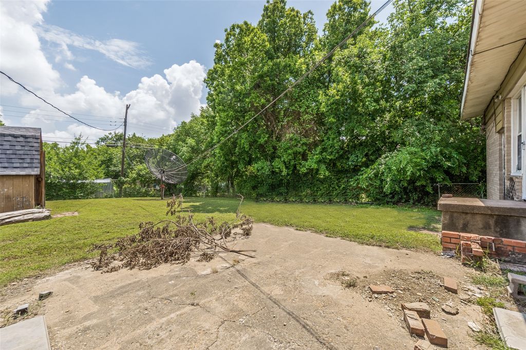 1112 E Ann Arbor Avenue, Dallas, TX 75216