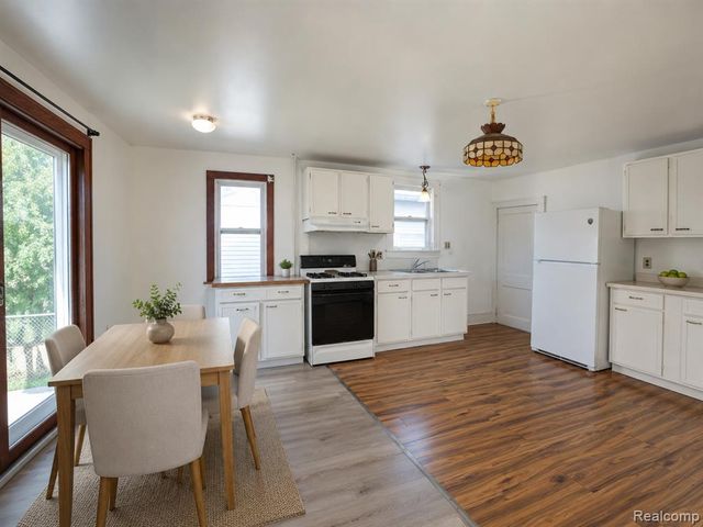 7271 Wiegand, Center Line, MI 48015
