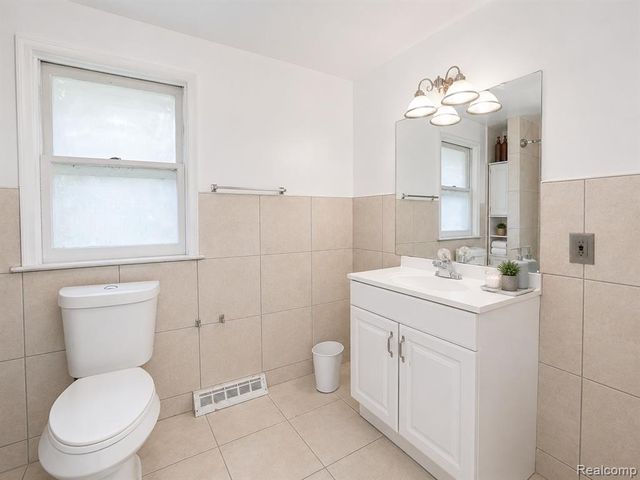 7271 Wiegand, Center Line, MI 48015