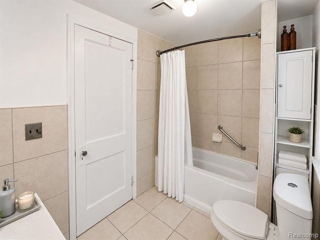 7271 Wiegand, Center Line, MI 48015