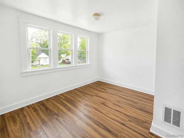 7271 Wiegand, Center Line, MI 48015