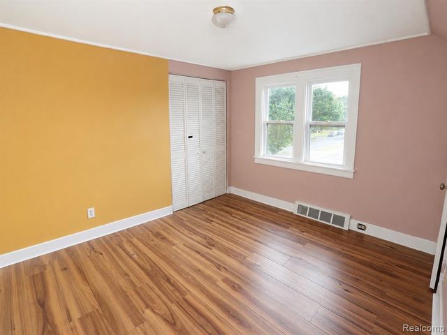 7271 Wiegand, Center Line, MI 48015