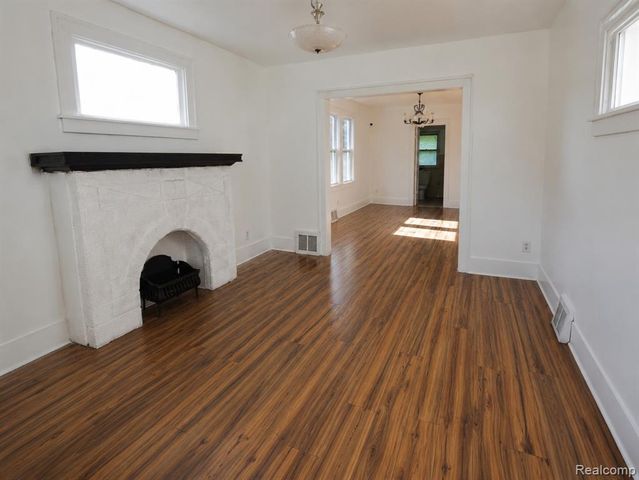 7271 Wiegand, Center Line, MI 48015