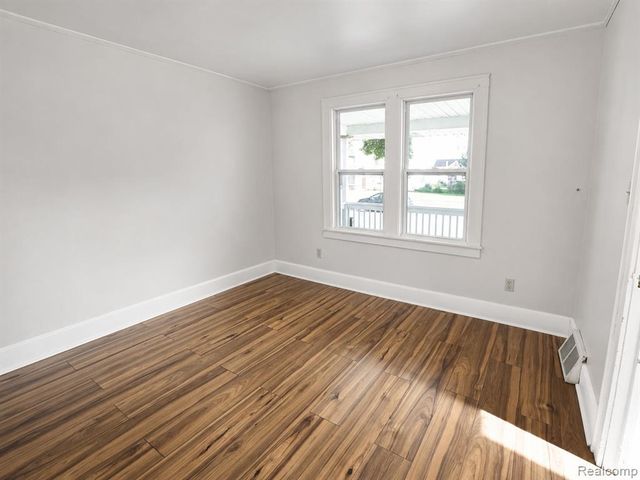 7271 Wiegand, Center Line, MI 48015