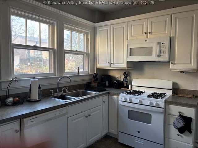 946 Mathews Avenue, Charleston, WV 25302