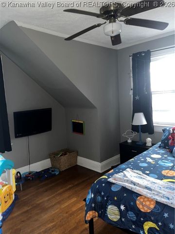 946 Mathews Avenue, Charleston, WV 25302