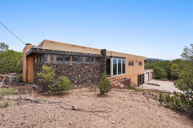 1023 Bishops Lodge, Santa Fe, NM 87501