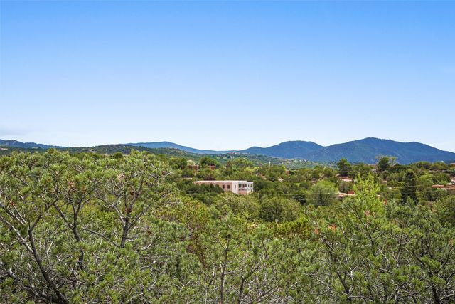 1023 Bishops Lodge, Santa Fe, NM 87501