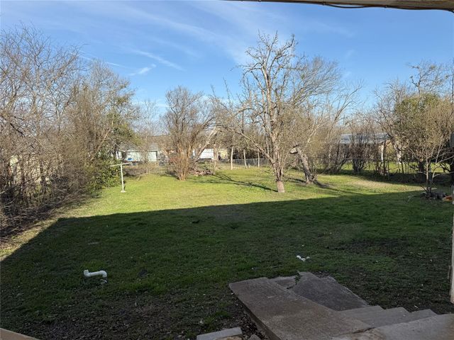 1804 Davis ST, Taylor, TX 76574