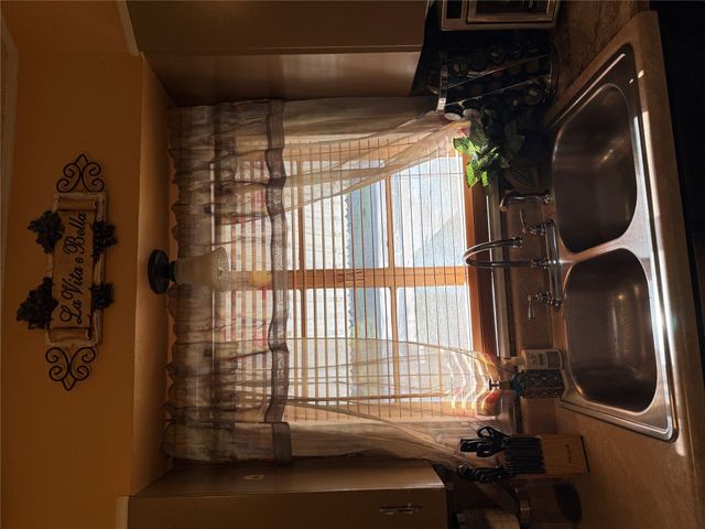 1804 Davis ST, Taylor, TX 76574