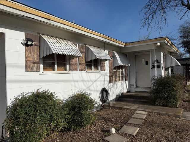 1804 Davis ST, Taylor, TX 76574