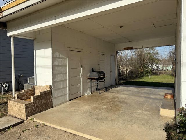 1804 Davis ST, Taylor, TX 76574