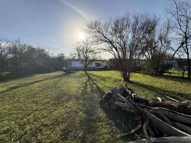 1804 Davis ST, Taylor, TX 76574
